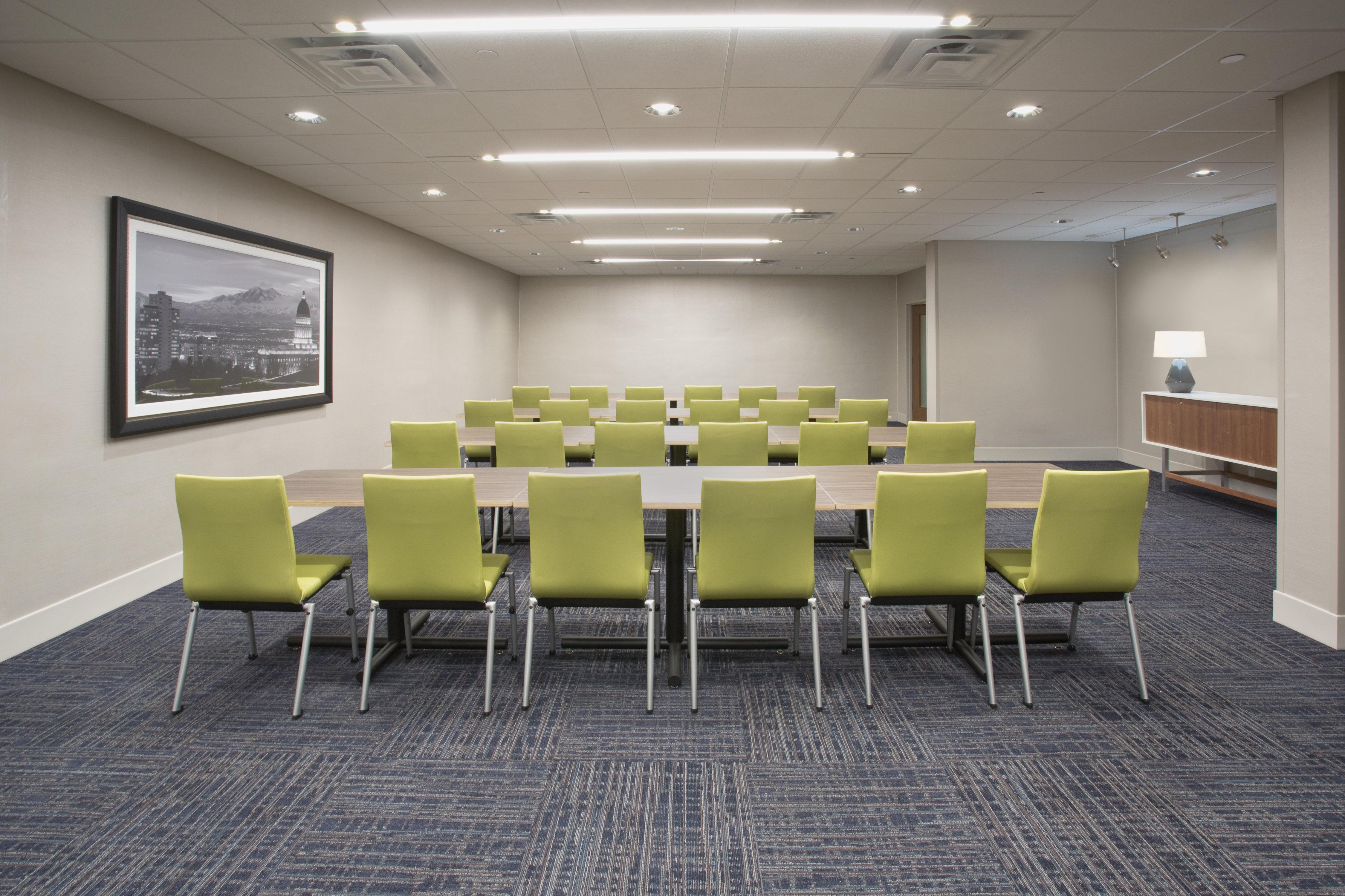 Holiday Inn Express & Suites - Redding By Ihg Exterior foto