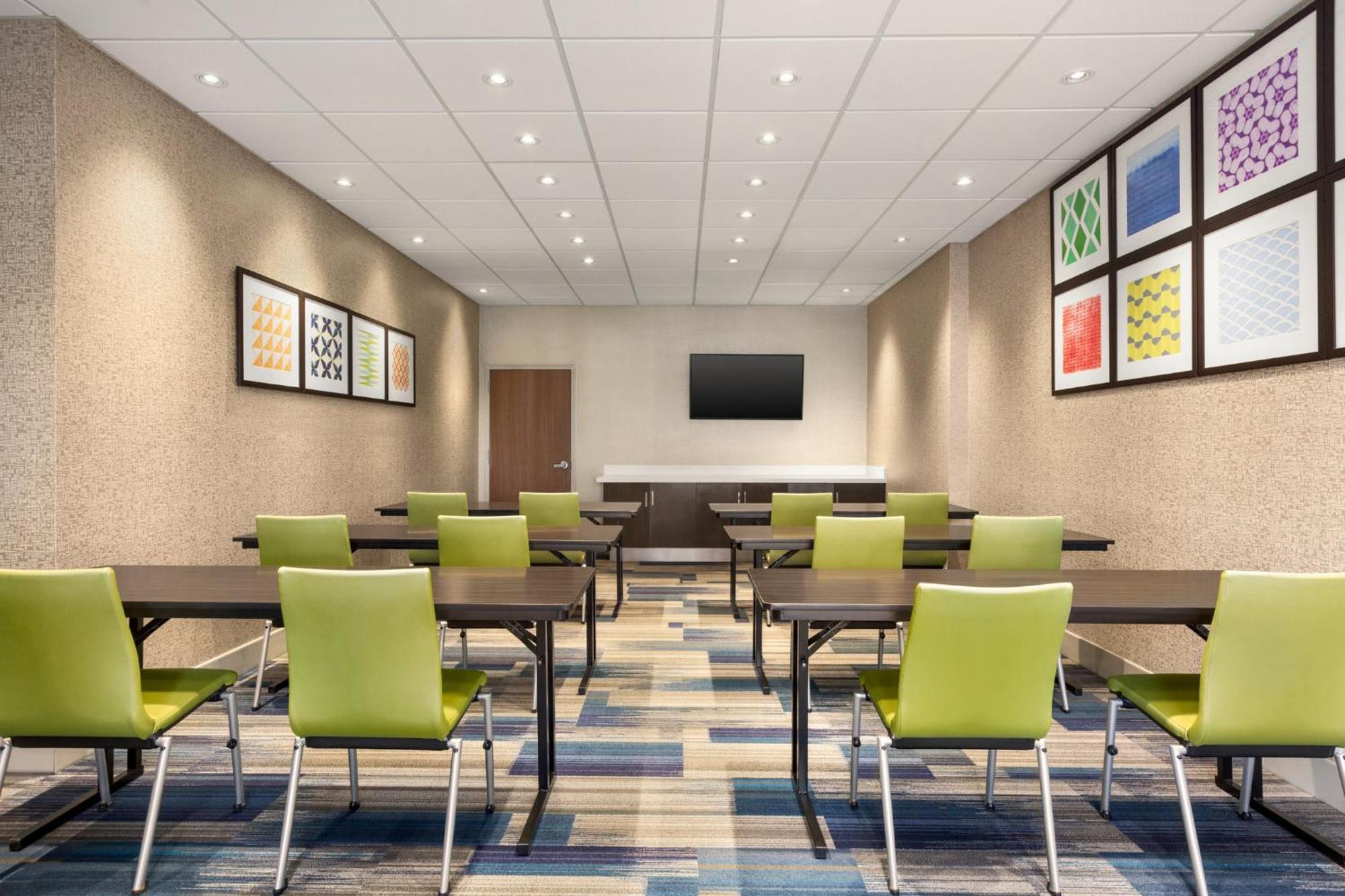 Holiday Inn Express & Suites - Redding By Ihg Exterior foto