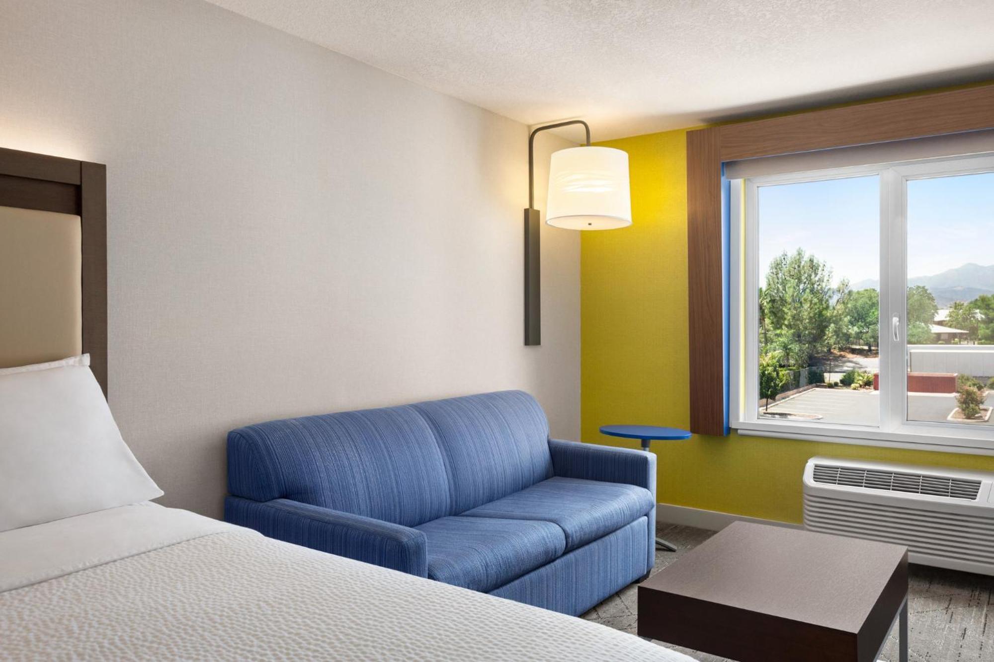 Holiday Inn Express & Suites - Redding By Ihg Exterior foto