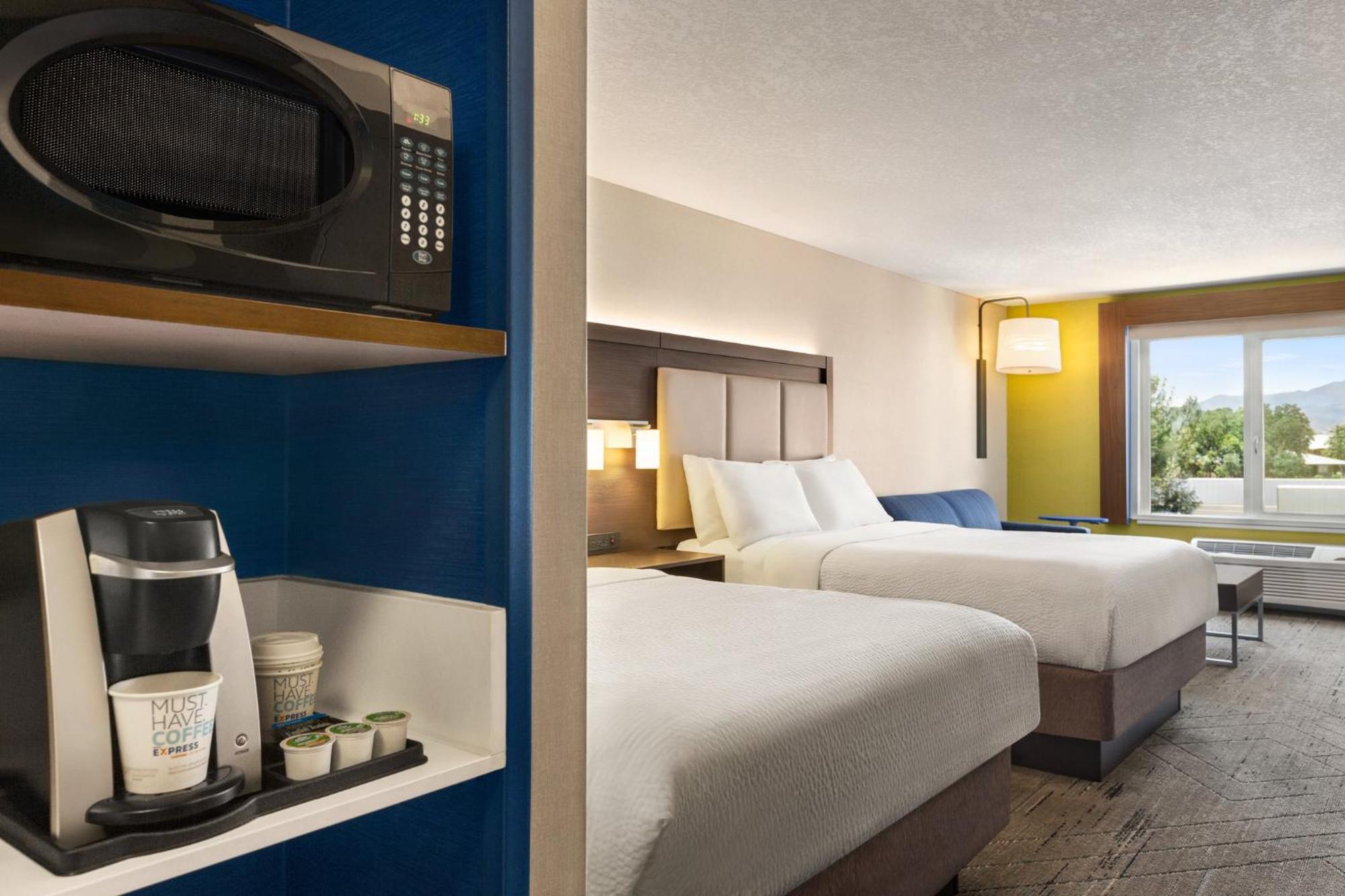 Holiday Inn Express & Suites - Redding By Ihg Exterior foto